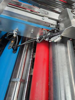 紙から紙まで5層のフルートラミネート機 サーボ制御付き 波紋紙のラミネートと多層ラミネート製品の生産