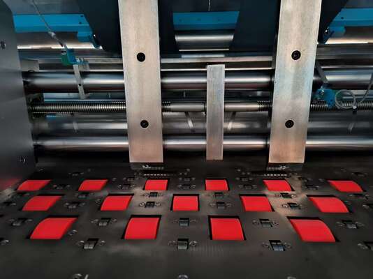 高速フルートラミネーター機械,加熱圧構造なしと,ダメージと粘着廃棄物を最小限に抑えるデジタル粘着制御