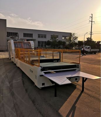 1450mmの段ボール紙のためのフルートLaminatorrを付ける1650mm自動高速フルートのラベルの接着剤